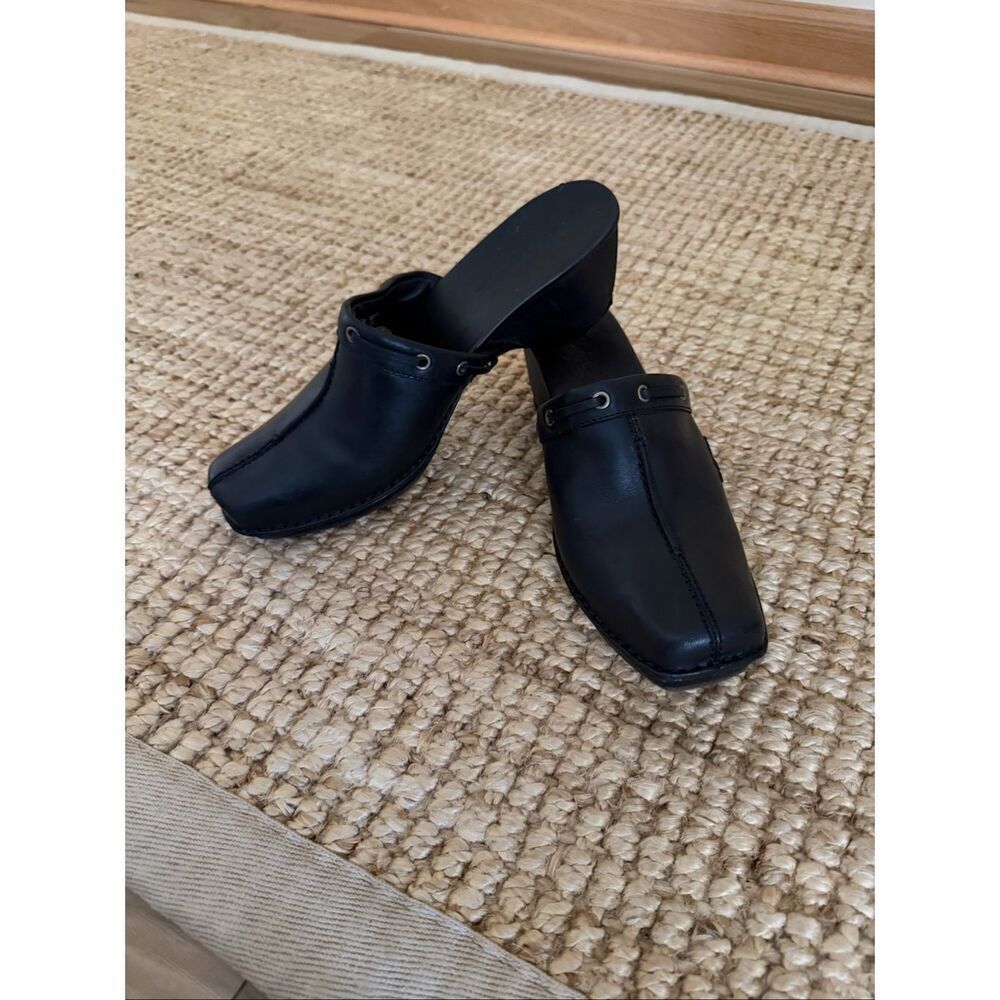Timberland  Women’s Black Leather Slip On Mules Size  7.5 Comfort Shoes